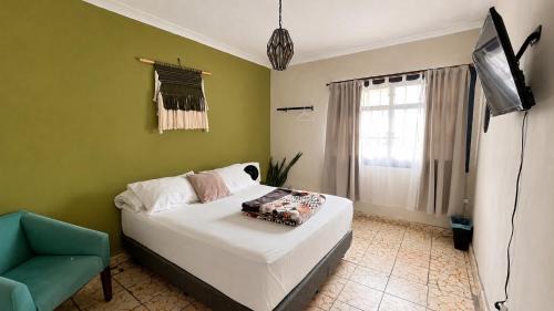 Queen Room with Shared Bathroom