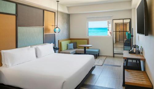 Aloft Ocean View, Guest room, 1 King + Complimentary open bar 