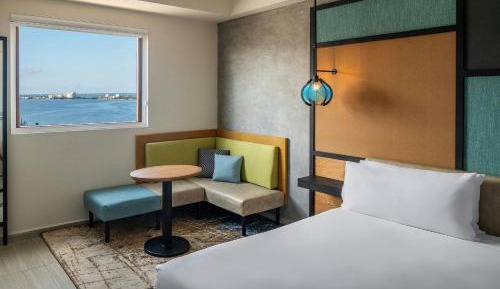 Aloft Lagoon View, Guest room, 1 King+ Complimentary open bar