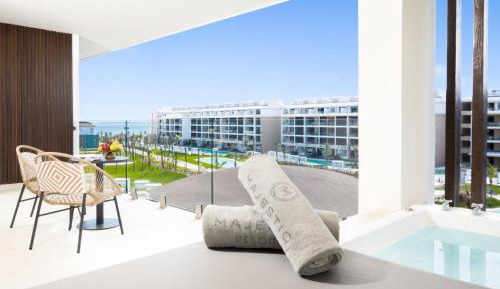 Mirage Club One Bedroom Suite (Outdoor Jacuzzi) 18+