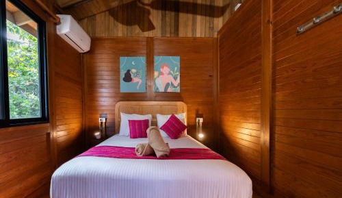 Compact Private Room, Shared Bathroom 