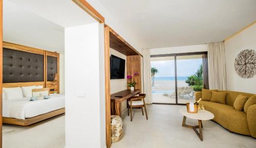 Family Club One Bedroom Suite (Outdoor Jacuzzi)