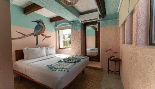 Compact Private Room, Shared Bathroom 
