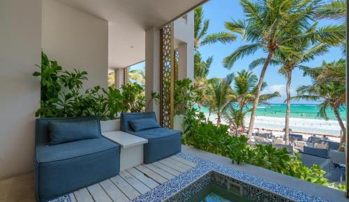 Beachfront Private Pool Suite