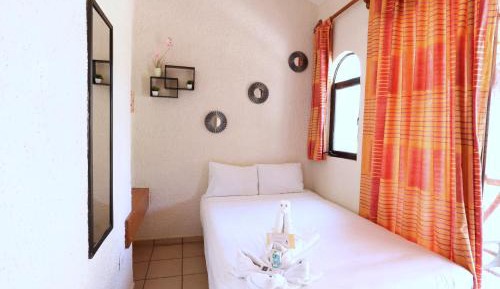 Caribbean Room with Terrace shared bathroom