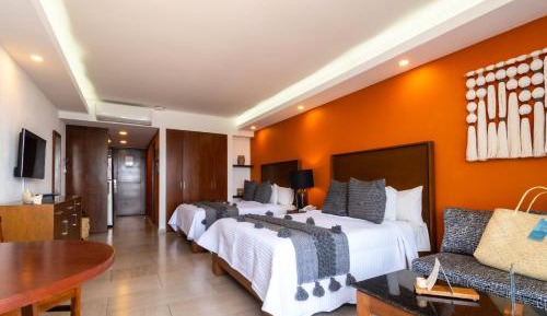 Premium Double Queen Oceanfront Suite