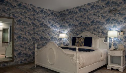 Deluxe King Room - Natalia