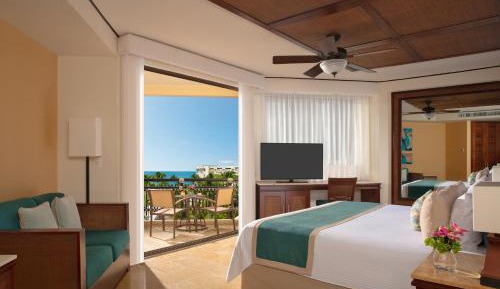 Premium Deluxe Ocean View with Whirlpool (King bed)
