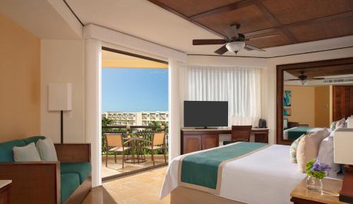 Premium Deluxe Tropical and Garden View (King bed)
