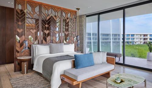 Caroline Astor Corner King Suite with Ocean View
