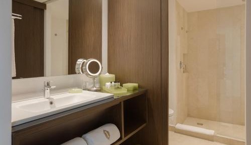 Club Queen Suite with Ocean View