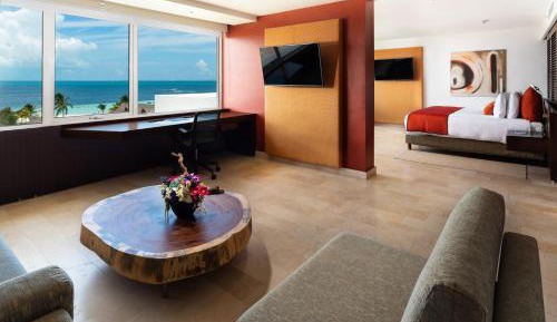 Club King Suite with Ocean View