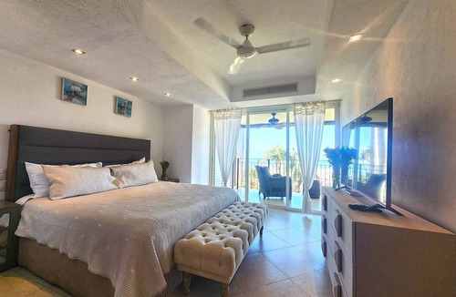 Olimpica Condo | Beachfront Grand Venetian condo