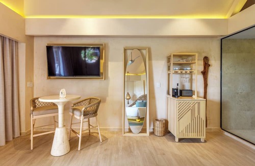 Zona Hotelera Hotel | Hotel Shibari Tulum - Restaurant & Cenote Club