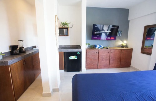 Downtown Hostel | Maui Hostel - Adults Only