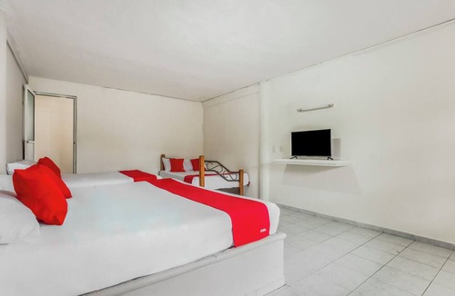 Alfredo V. Bonfil Hotel | OYO Hotel Jaguar
