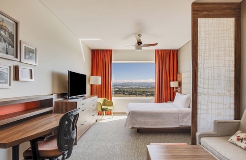 Silao Hotel | Fiesta Inn Suites Aeropuerto del Bajío