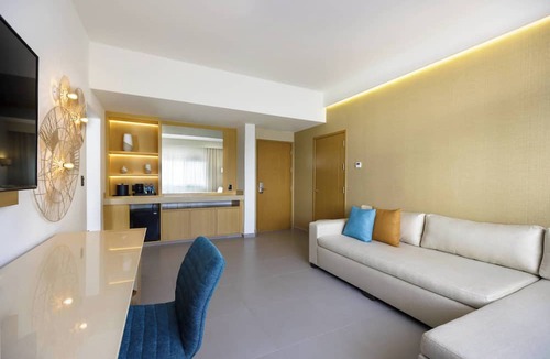 Alfredo V. Bonfil Hotel | Courtyard By Marriott Cancun Airport
