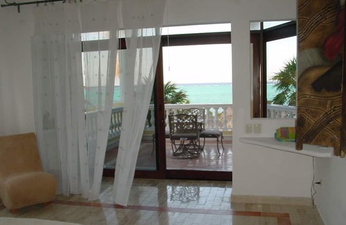 Soliman Bay Villa | SALE PRICING: BEACHFRONT VILLA ON WHITE SAND AND CHEF SERVICE AVAILABLE