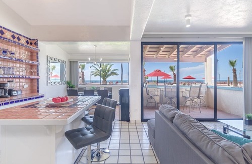 Centro Apartment | Las Gaviotas 436 Mid-century Ocean View Apartment