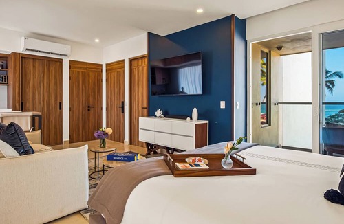 Las Glorias Apartment | Stunning Beachfront Condo - Sea Views