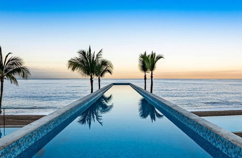 Las Glorias Apartment | Stunning Beachfront Condo - Sea Views