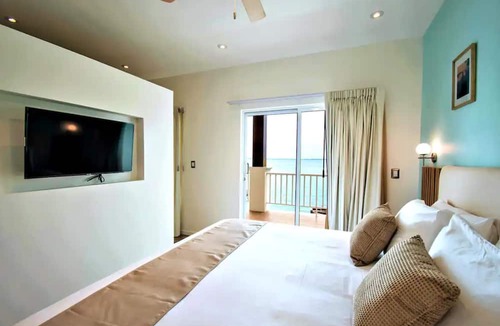 Centro - Supmza 001 Hotel | Bartolome Oceanfront Suites