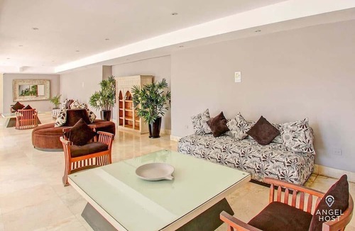 Downtown Condo | Ocean View Penthouse, Private Roof, Steps to Beach