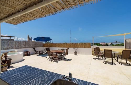 Centro Apartment | Prime Location PH w/Jacuzzi Roof top Pool close5th
