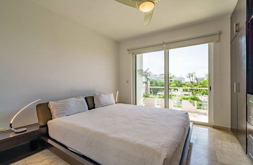 Centro Apartment | Duplex w/Rooftop Plunge Pool – Walk to Beach