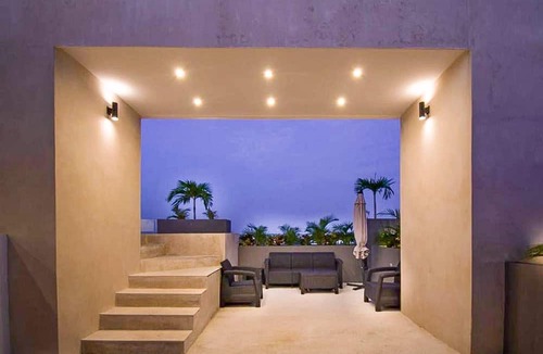 Zazil-ha Apartment | Modern Stay - Rooftop Pool - Walk to Beach & 5th