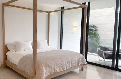 Downtown Condo | VOTED MOST LUXURIOUS! MODERN 3 Bedroom 100 steps to White Sand & Turquoise Water