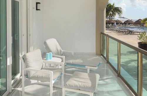 Colonia Andres Condo | Ground Floor 2 Bdrm Ocean Views! El Cantil LBN