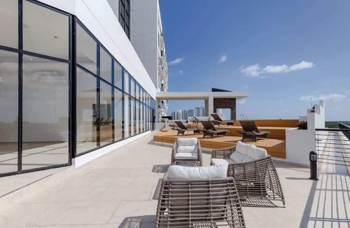 Downtown Cancun Apartment | Lagoon-View Apt - Cancun - Pool & Gym - Sleeps 4