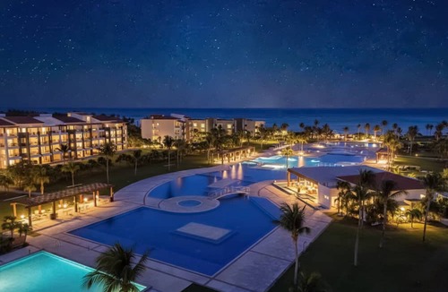 Puerto Juarez Condo | Luxury 2 BR Condo Jacuzzi & Pool - Mareazul