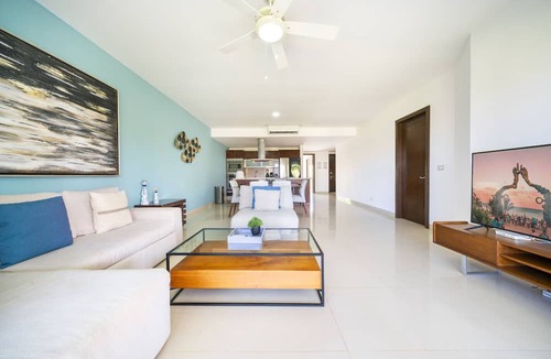 Puerto Juarez Condo | Luxury 2 BR Condo Jacuzzi & Pool - Mareazul