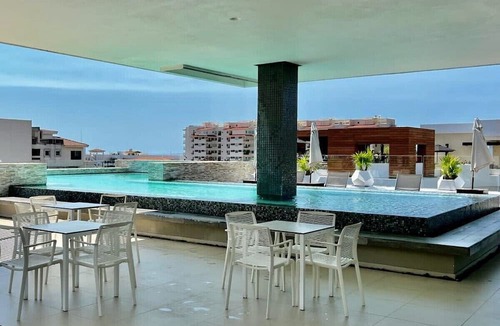 Emiliano Zapata Apartment | Top Floor Loft Building! Amazing Rooftop Pool!