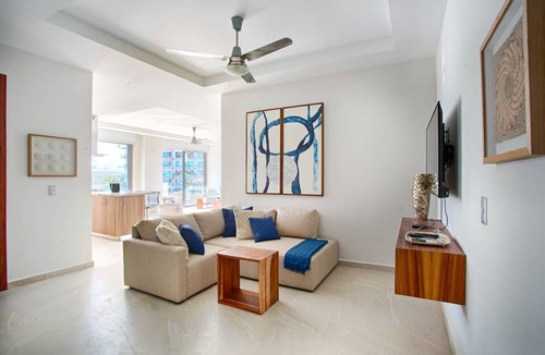 North Hotel Zone Condo | Steps from Beach | Pool + Hot tub + Gym + Balcony