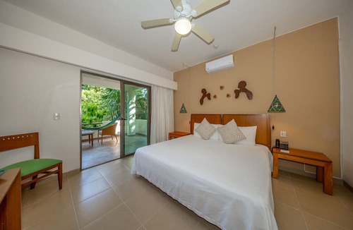 Gonzalo Guerrero Hotel | R207. Standard Room King con Balcón.