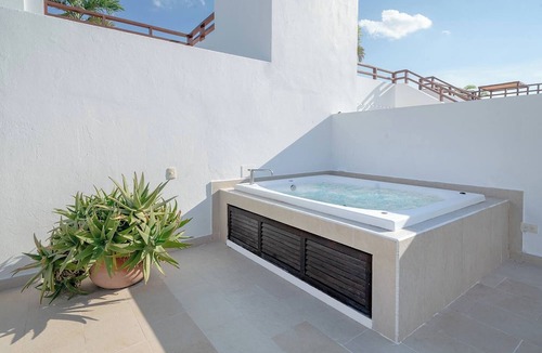 Zazil-ha Condo | 2 BR Penthouse - Beachside - Casa del Mar