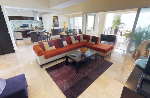 Emiliano Zapata Condo | Luxury Beachfront Condo! 3BD Condo for rent in Los Muertos Beach, Puerto vallart