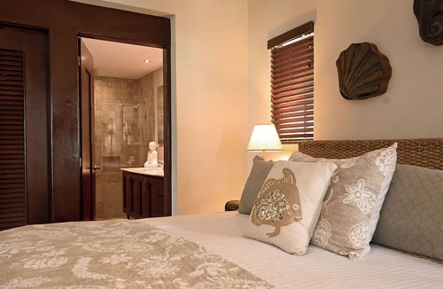Centro Condo | Delightful Luna Encantada D1-True Beachfront Luxury- Susan Mattingly