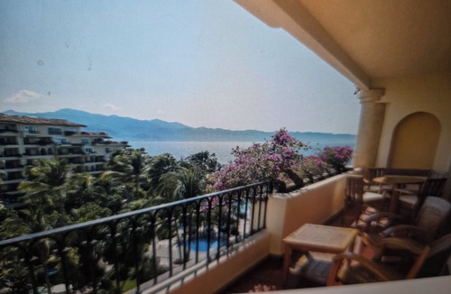 Marina Vallarta Hotel | Puerto Vallarta 1 BR, 1 Ba condo - sleeps 4 - living area, full kit. 979 sq.ft.