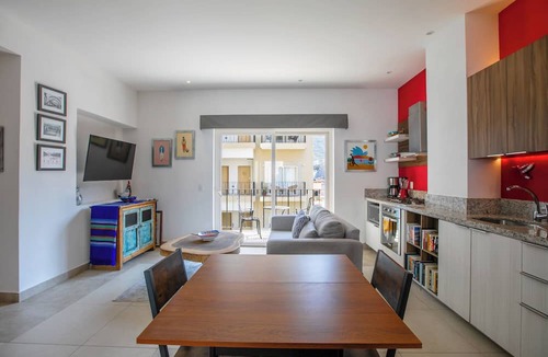 Emiliano Zapata Condo | Pool, Gym & Balcony | Perfect Romantic Zone Stay