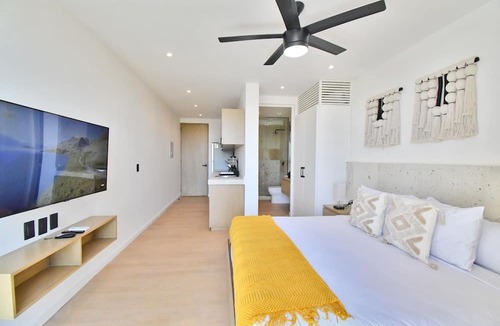 Luis Donaldo Colosio Apartment | Kumaru Suites by The Spot Rentals