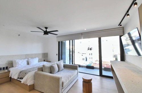 Luis Donaldo Colosio Apartment | Kumaru Suites by The Spot Rentals