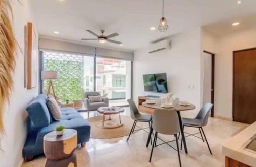 Zazil-ha Apartment | Bahay Condos 1-3 min walk to beach & 5th Av !Stylish 2-bdr apartment. fast WiFi!
