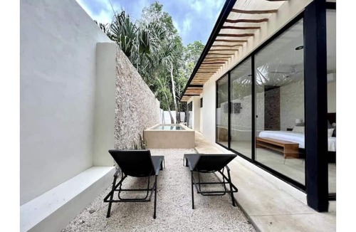 Centro Apartment | Casa Álamo in Downtown Merida, pool, 2 br
