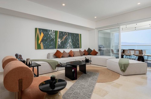 Las Glorias Condo | Luxury Beachfront Condo 3BD, Harbor 171 & 8 pools 3BD Condo for rent in North Ho