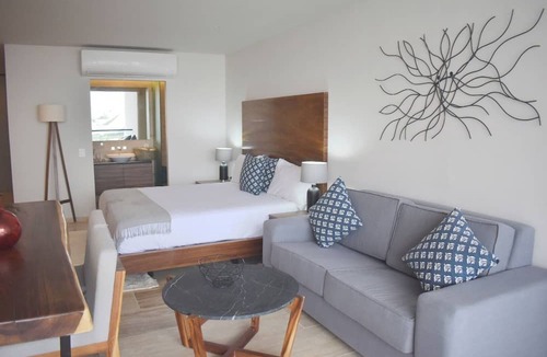 Zazil-ha Apartment | Chic studio with WiFi and AC in vibrant Playa del Carmen, centric and OV rooftop